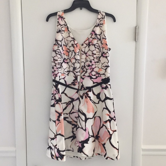 Taylor floral dress - Picture 2 of 8